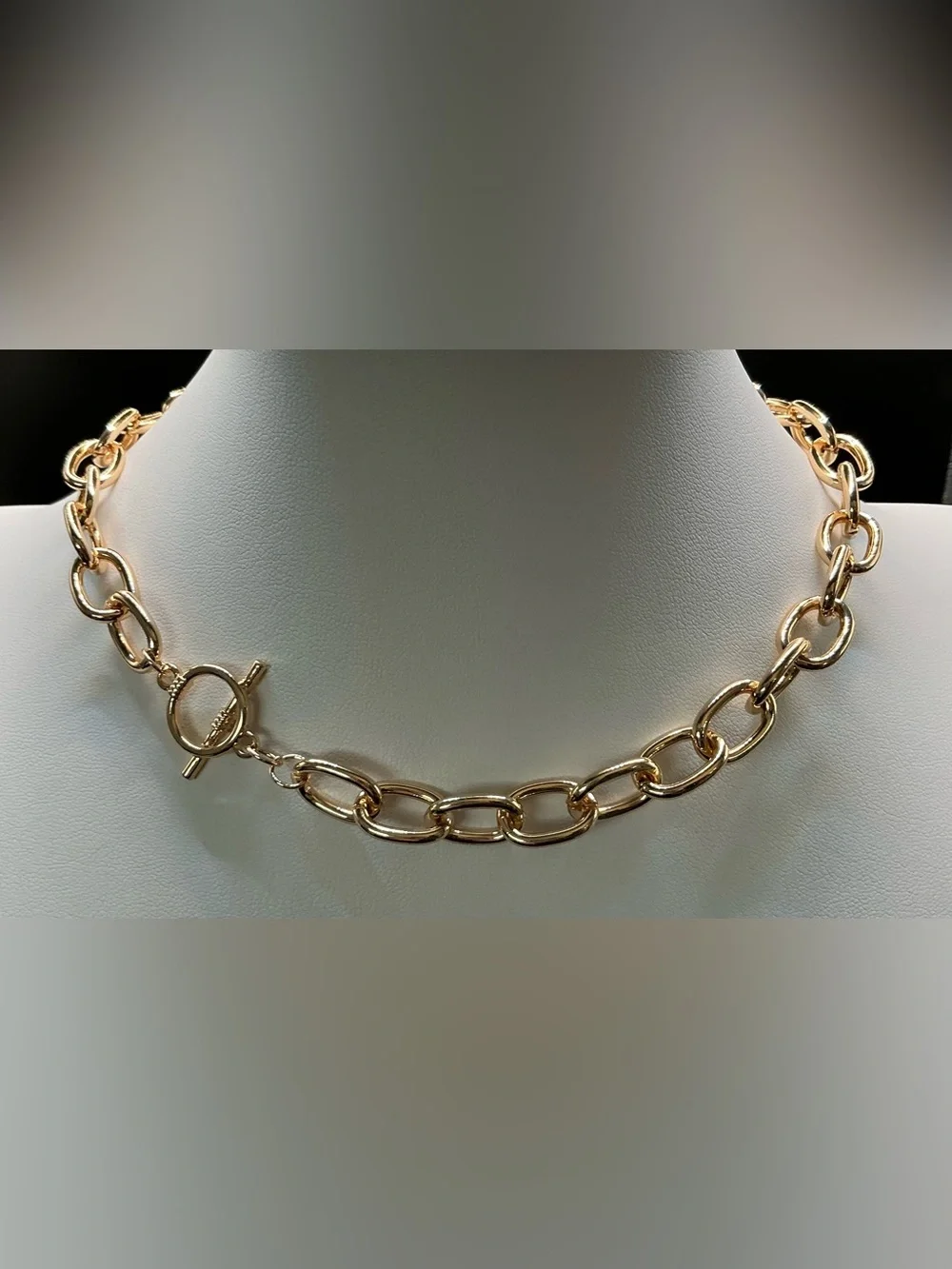 A NEW DAY POLISHED GOLDTONE TOGGLE STLE SIDE SITTING PENDANT NECKLACE NWT